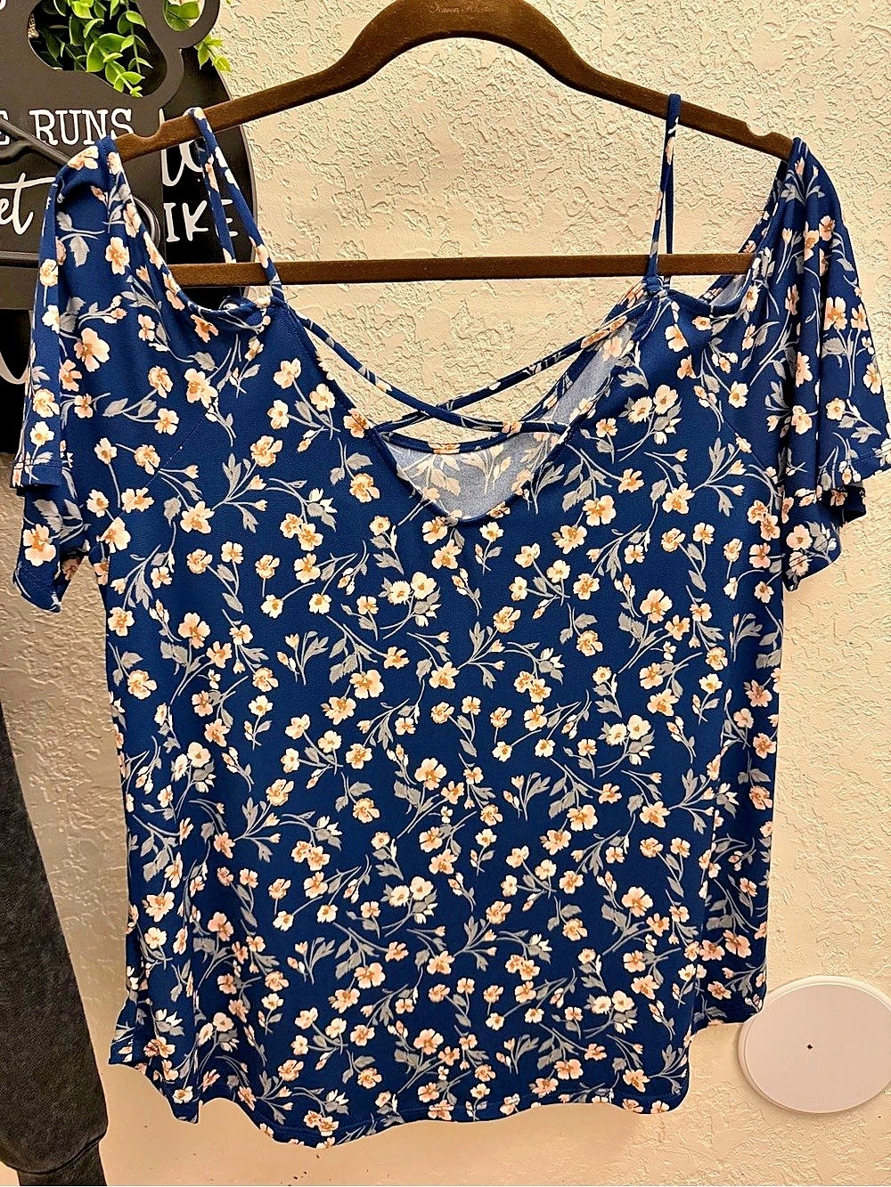 Kaleigh Valette Navy Floral Cold Shoulder Top — LP, NWT